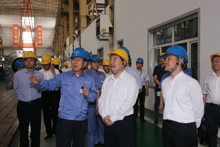 郝鵬參觀考察哈電集團(tuán)所屬企業(yè)電機公司